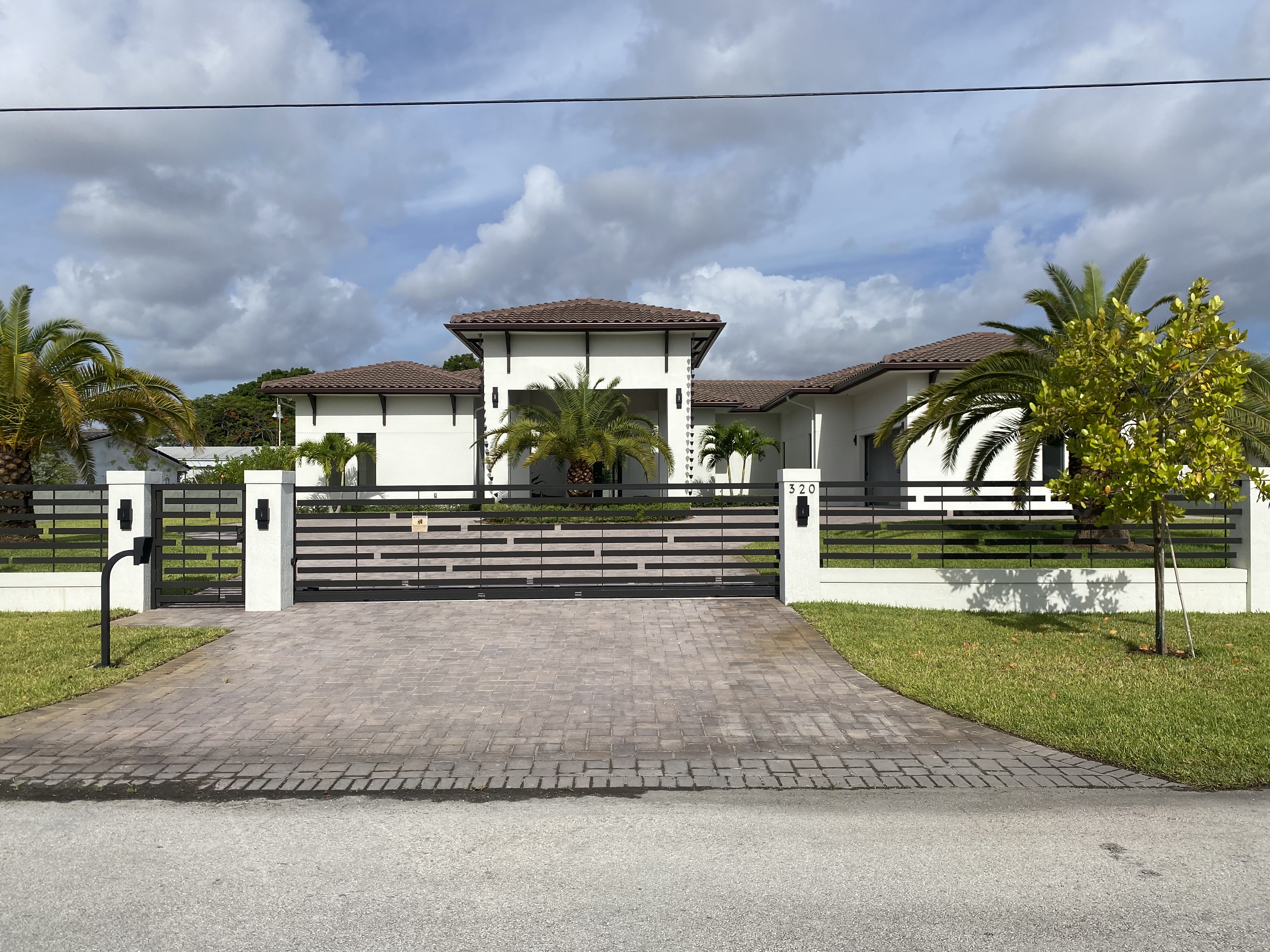 320 SW 125th Avenue